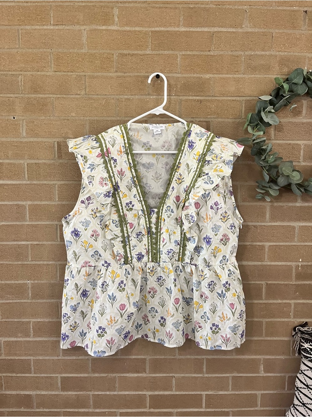 Sleeveless Floral Peplum Blouse with Green Trim - White Multi